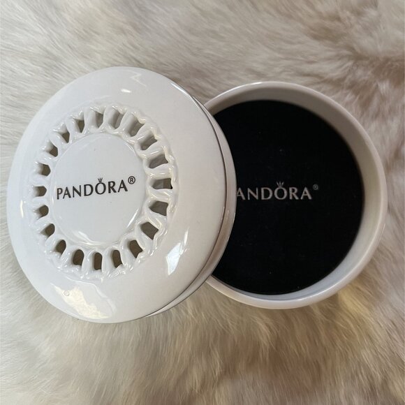 Pandora Bone China Porcelain Jewelry Box Lattice Hearts Lid "Circle of Love" - Picture 2 of 10